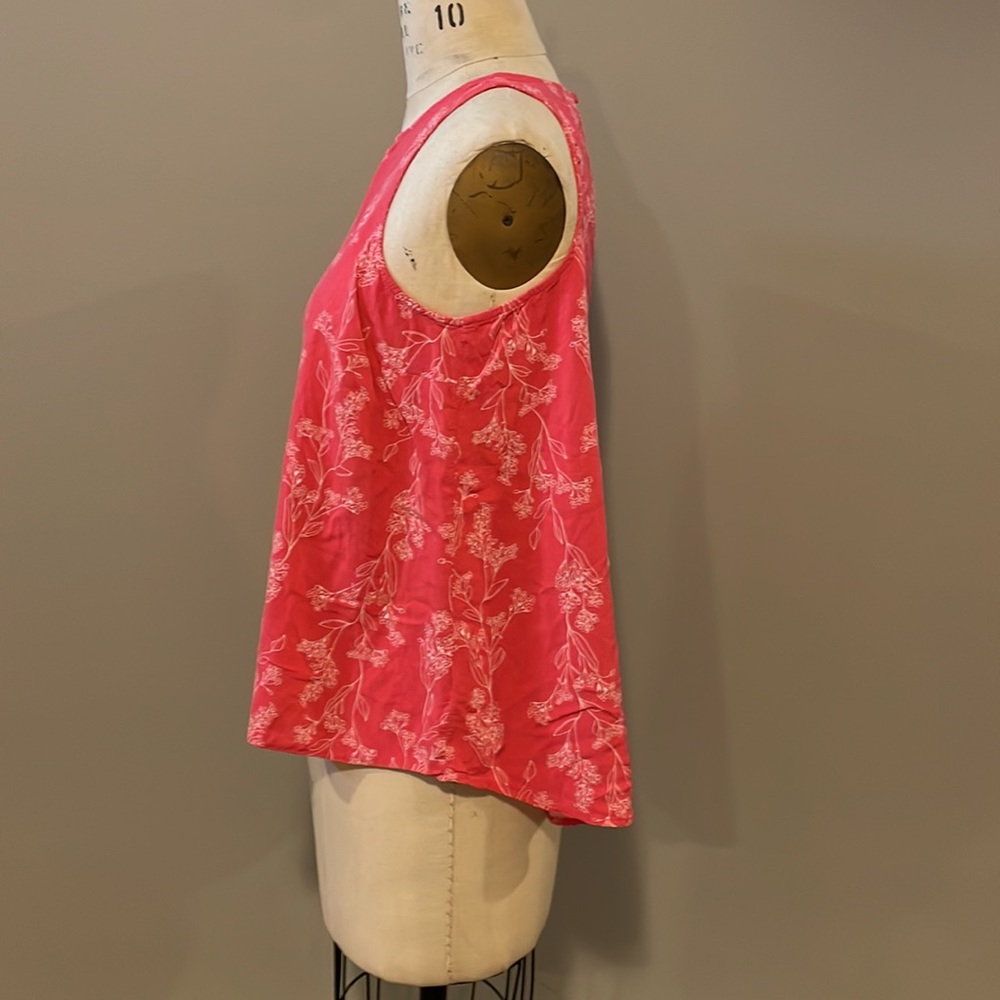 Old Navy sleeveless floral tank - Picture 3 of 7